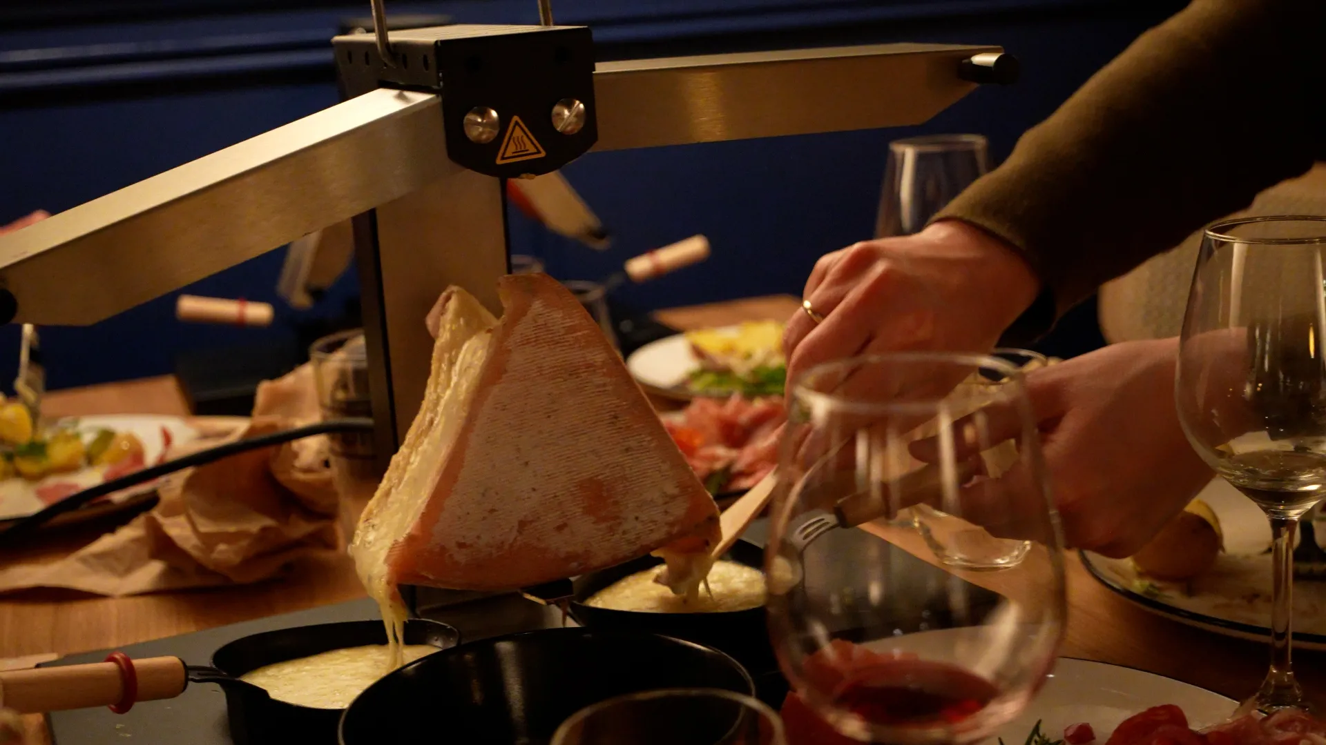 MELT Restaurant København — Raclette, Fondue & Vin